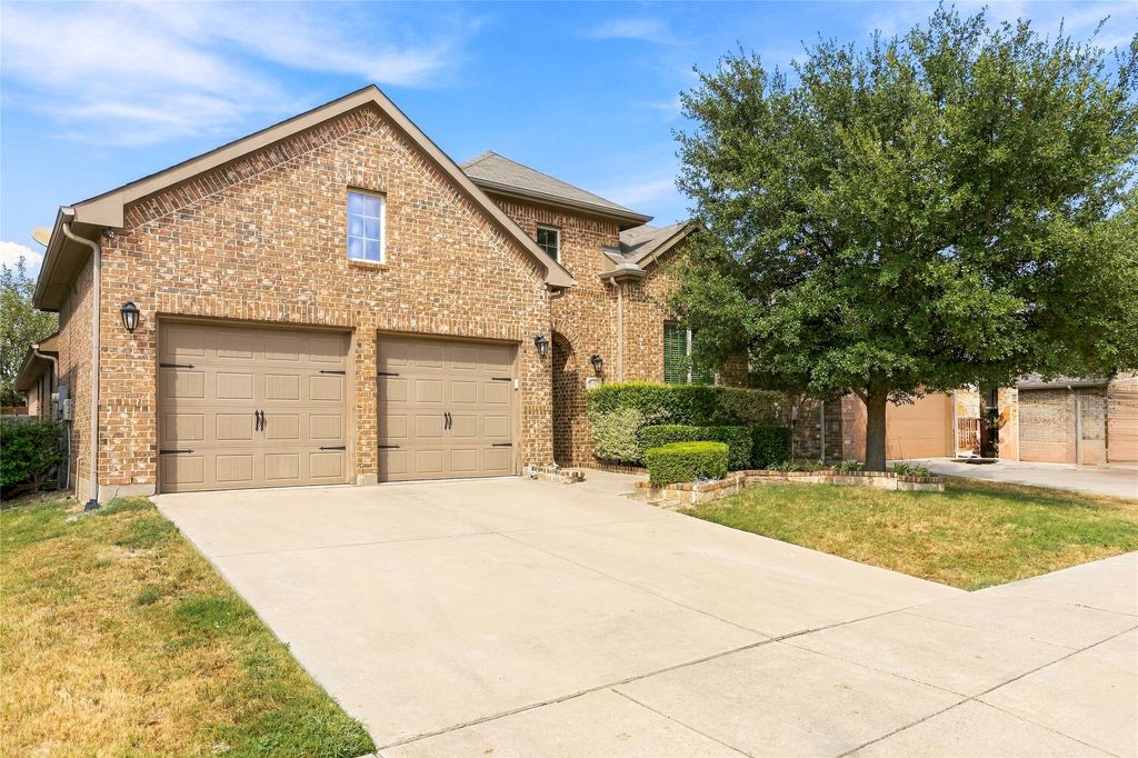 1136 Crest Meadow Drive, Fort Worth, TX 76052 — exterior