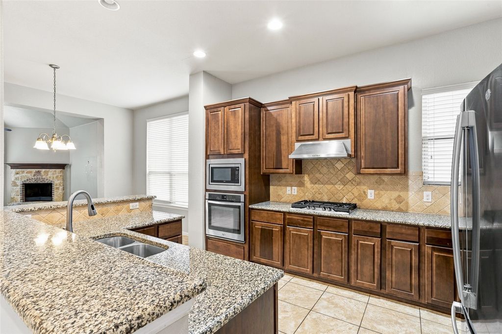 1136 Crest Meadow Drive, Fort Worth, TX 76052 — photo 4
