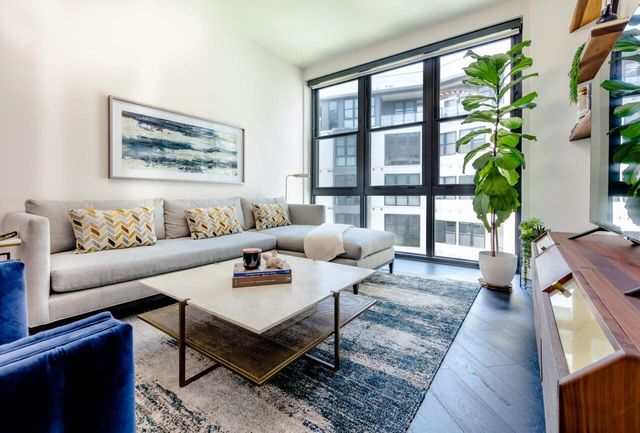 800 Embassy DR 411, Austin, TX 78702