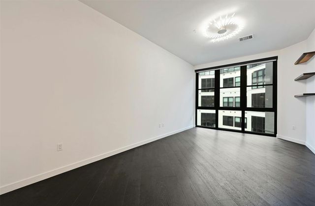 800 Embassy DR 411, Austin, TX 78702