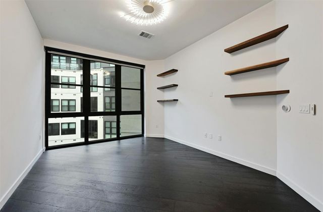 800 Embassy DR 411, Austin, TX 78702