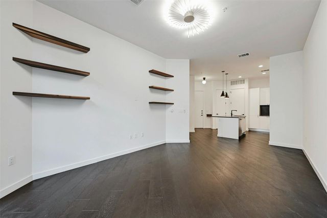 800 Embassy DR 411, Austin, TX 78702