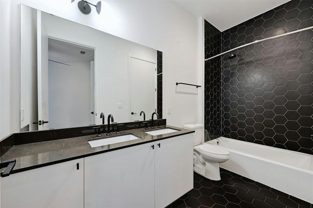 800 Embassy DR 411, Austin, TX 78702