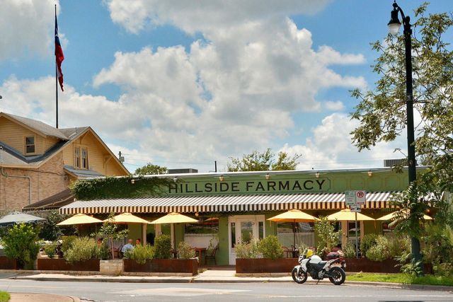 800 Embassy DR 411, Austin, TX 78702