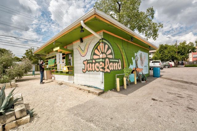 800 Embassy DR 411, Austin, TX 78702