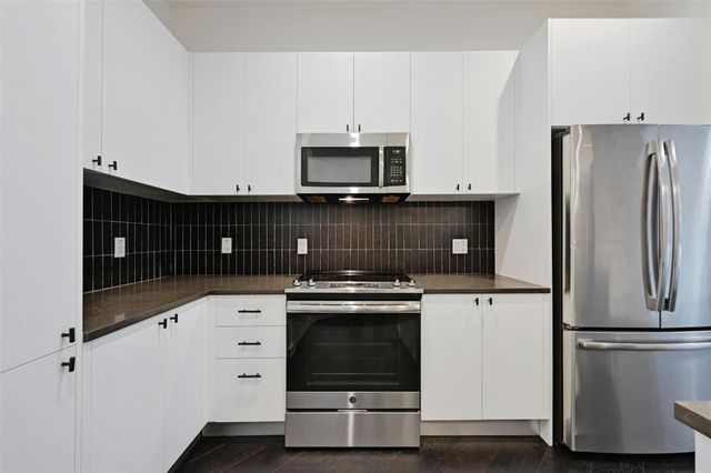 800 Embassy DR 411, Austin, TX 78702