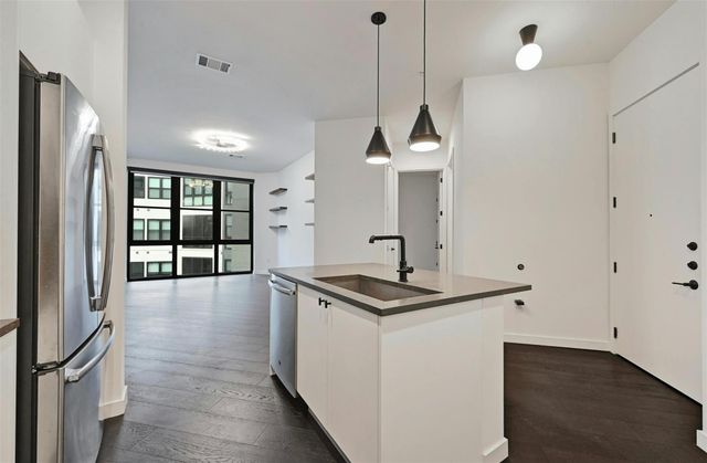 800 Embassy DR 411, Austin, TX 78702