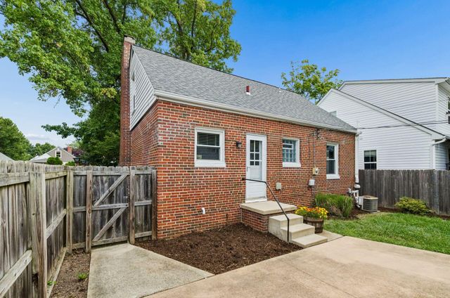 557 E Royal Forest Boulevard, Columbus, OH 43214
