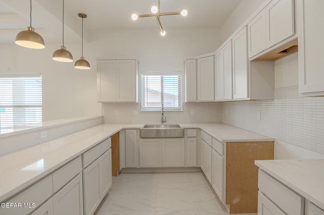 13893 Sky Harbor Avenue, El Paso, TX 79928