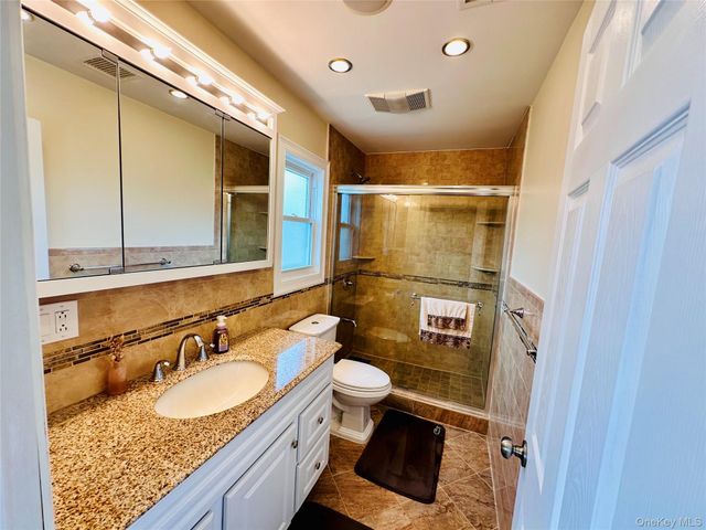 626 Wyngate Drive W, Valley Stream, NY 11580