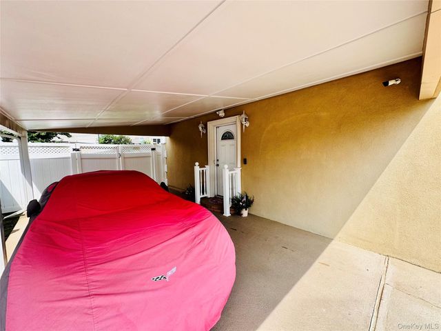 626 Wyngate Drive W, Valley Stream, NY 11580