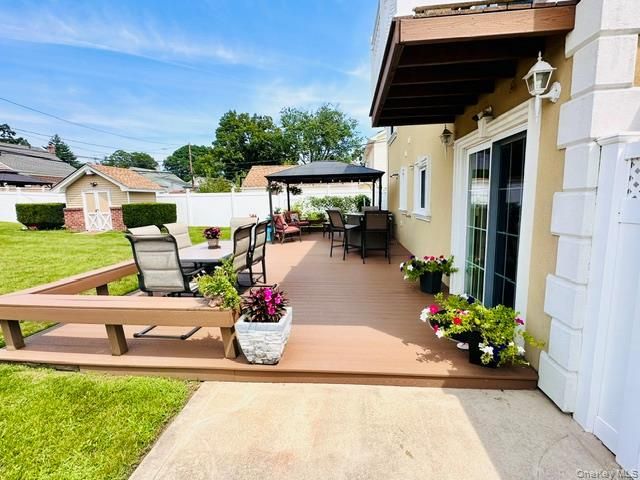 626 Wyngate Drive W, Valley Stream, NY 11580
