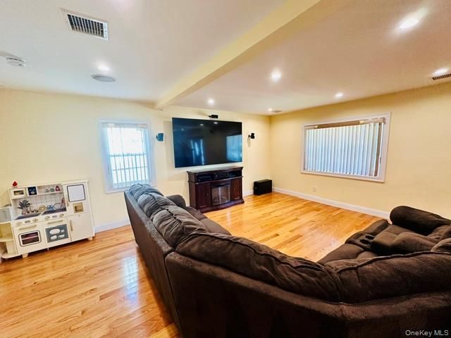 626 Wyngate Drive W, Valley Stream, NY 11580