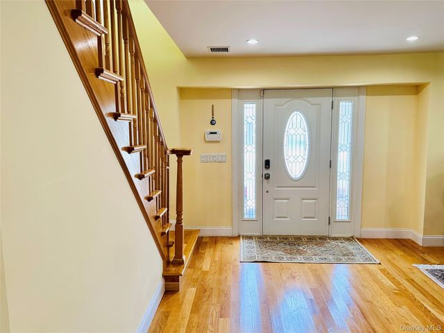 626 Wyngate Drive W, Valley Stream, NY 11580