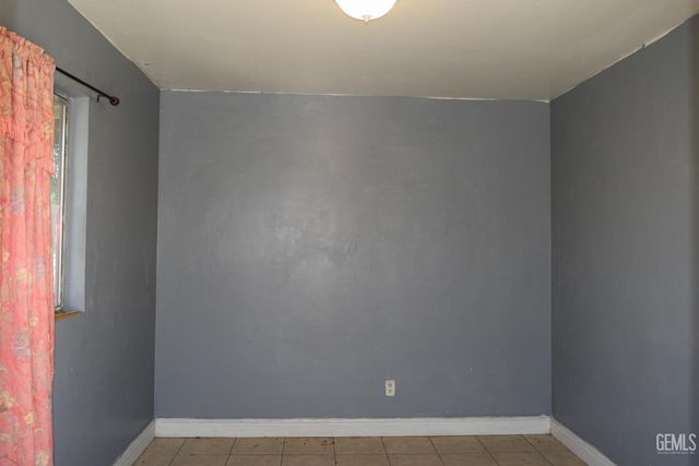 1033 Kern Street, Bakersfield, CA 93305