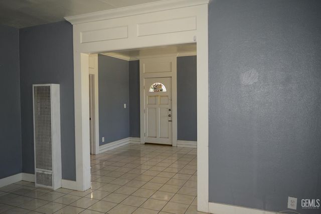 1033 Kern Street, Bakersfield, CA 93305