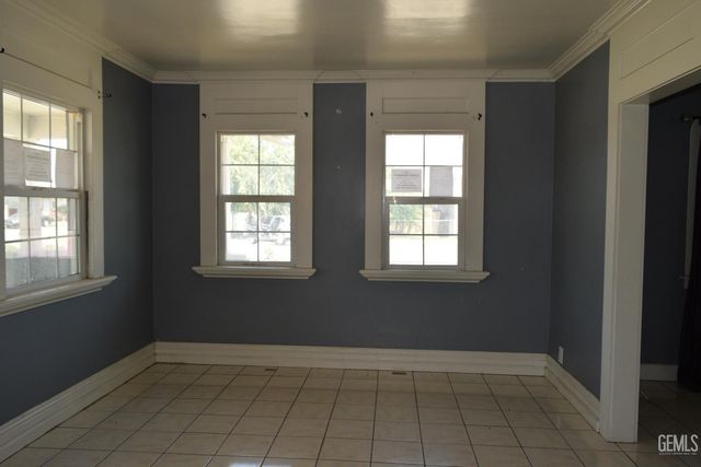 1033 Kern Street, Bakersfield, CA 93305