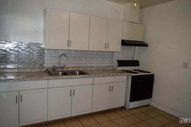 1033 Kern Street, Bakersfield, CA 93305