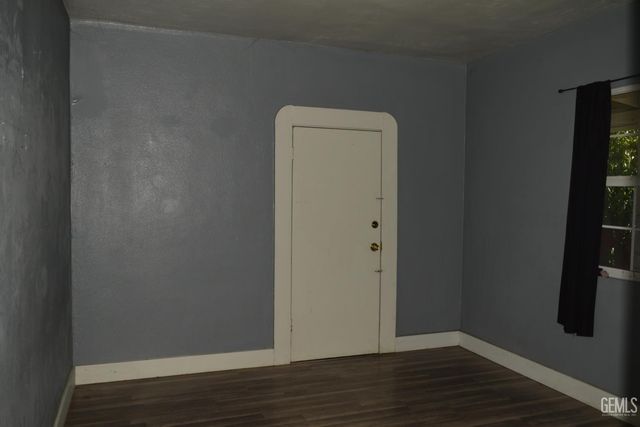 1033 Kern Street, Bakersfield, CA 93305