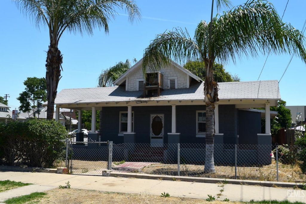 1033 Kern Street, Bakersfield, CA 93305