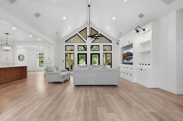 1967 Little John Street, Montgomery, TX 77316