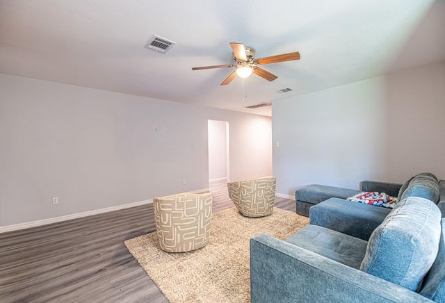 8710 Valley Flag, Houston, TX 77078