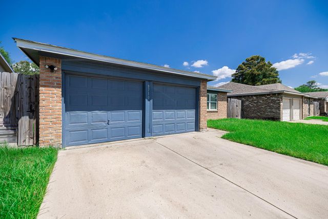 8710 Valley Flag, Houston, TX 77078