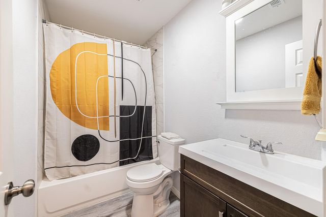 8710 Valley Flag, Houston, TX 77078
