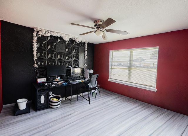 8710 Valley Flag, Houston, TX 77078