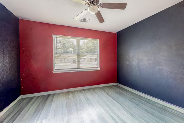 8710 Valley Flag, Houston, TX 77078