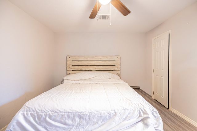 8710 Valley Flag, Houston, TX 77078