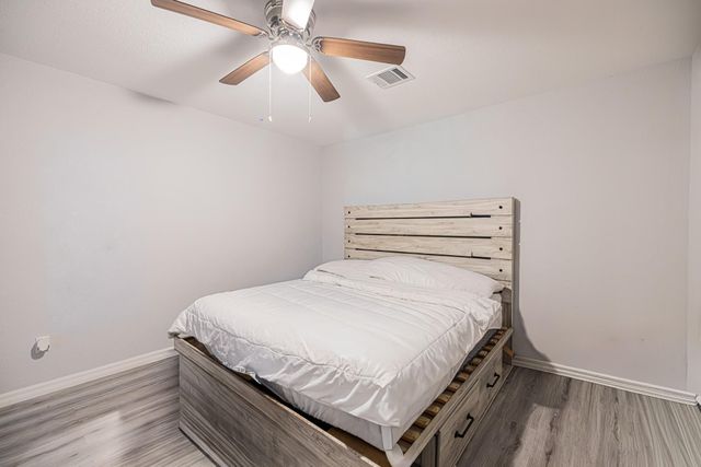 8710 Valley Flag, Houston, TX 77078