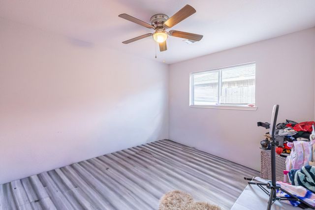 8710 Valley Flag, Houston, TX 77078