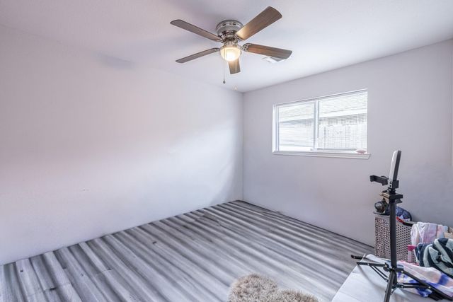 8710 Valley Flag, Houston, TX 77078