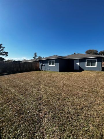 8710 Valley Flag, Houston, TX 77078