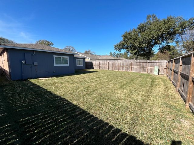 8710 Valley Flag, Houston, TX 77078