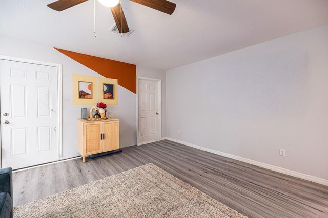 8710 Valley Flag, Houston, TX 77078