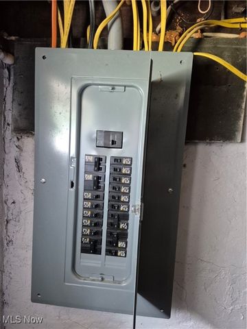 747 W River Road N, Elyria, OH 44035