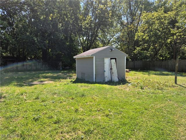 747 W River Road N, Elyria, OH 44035