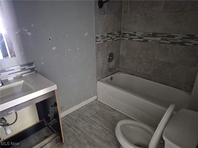 747 W River Road N, Elyria, OH 44035