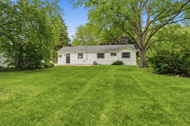 960 Basswood Street, Hoffman Estates, IL 60169