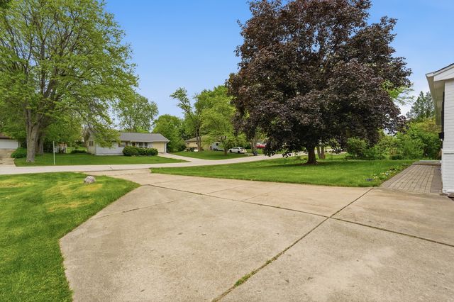 960 Basswood Street, Hoffman Estates, IL 60169