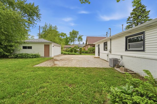 960 Basswood Street, Hoffman Estates, IL 60169