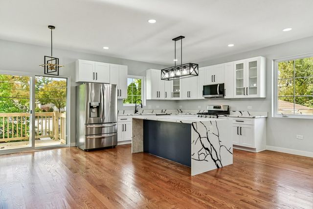 526 N Harvard Avenue, Villa Park, IL 60181