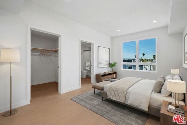 1717 Winona Boulevard 204, Los Angeles, CA 90027