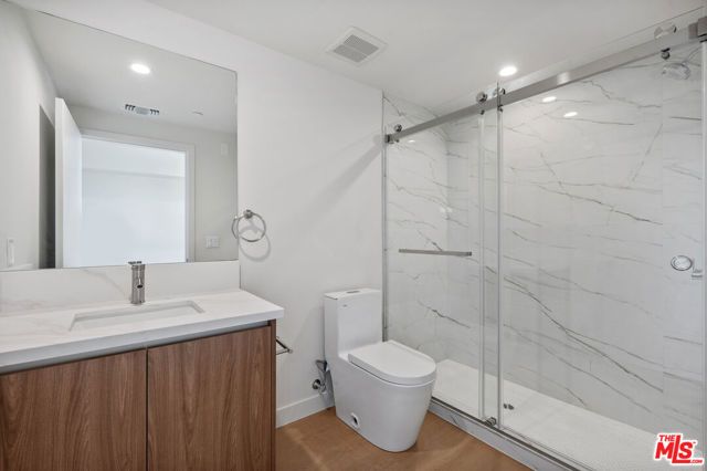 1717 Winona Boulevard 204, Los Angeles, CA 90027