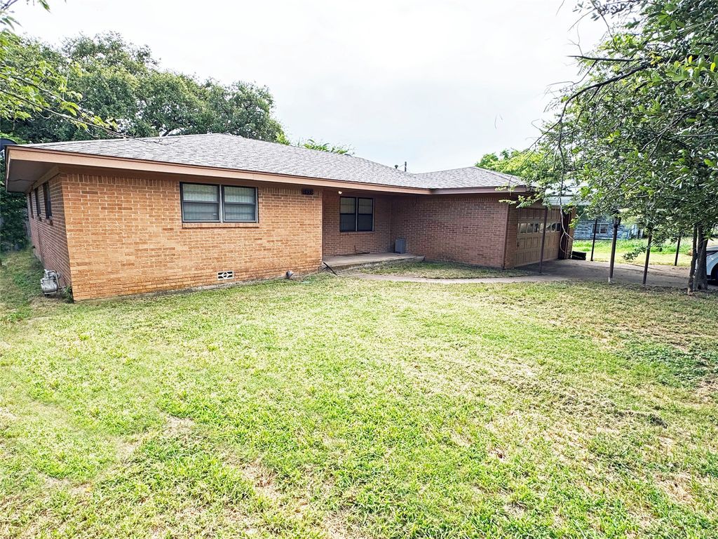 1453 N Highway 81, Bowie, TX 76230