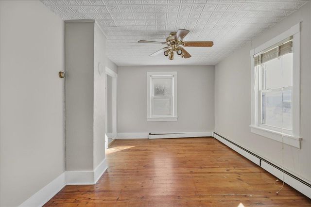 9525 S CONGRESS ST, New Market, VA 22844