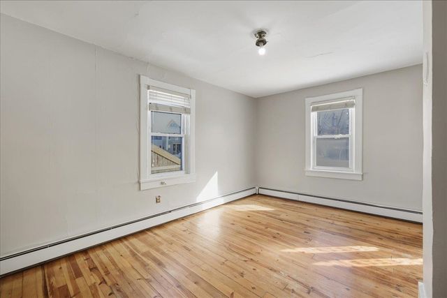 9525 S CONGRESS ST, New Market, VA 22844