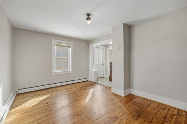 9525 S CONGRESS ST, New Market, VA 22844